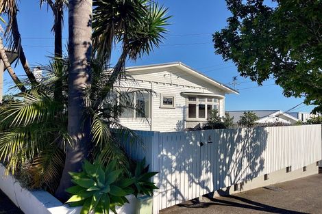 Photo of property in 8 Westmere Crescent, Westmere, Auckland, 1022
