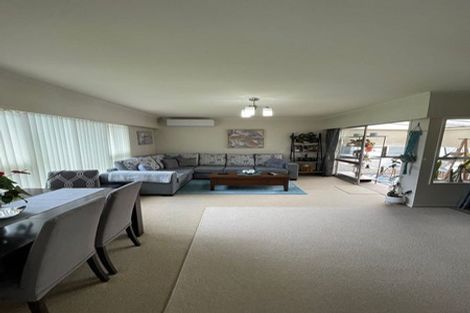 Photo of property in 1/43 Te Atatu Road, Te Atatu South, Auckland, 0610