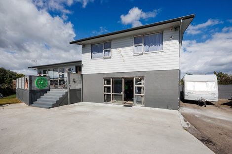 Photo of property in 16 Dunk Place, Milson, Palmerston North, 4414