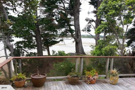 Photo of property in 23 Ferry Parade, Herald Island, Auckland, 0618