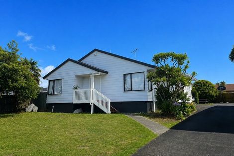 Photo of property in 42 Riverton Drive, Randwick Park, Auckland, 2105