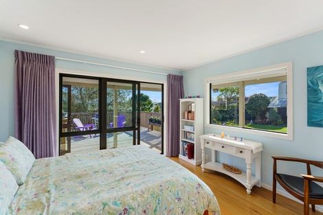 Photo of property in 10 Winara Avenue, Waikanae, 5036