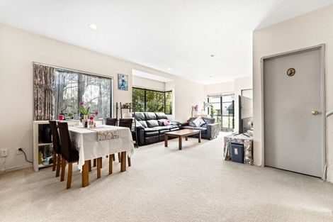 Photo of property in 1 Sun Place, Henderson, Auckland, 0612