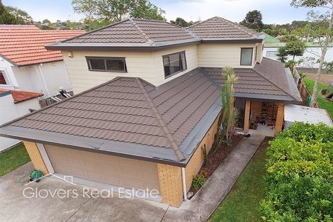 Photo of property in 18b Vardon Road, Green Bay, Auckland, 0604