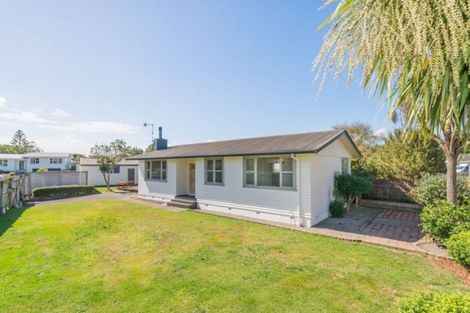 Photo of property in 2 Croxley Place, Terrace End, Palmerston North, 4410
