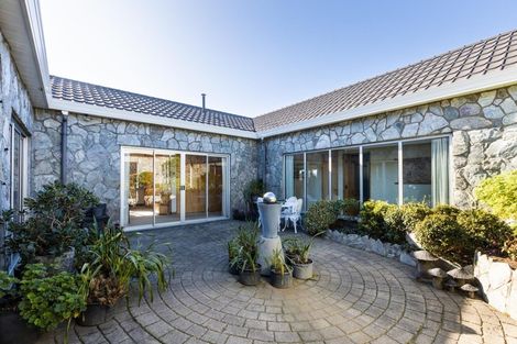 Photo of property in 166 Heta Road, Highlands Park, New Plymouth, 4312