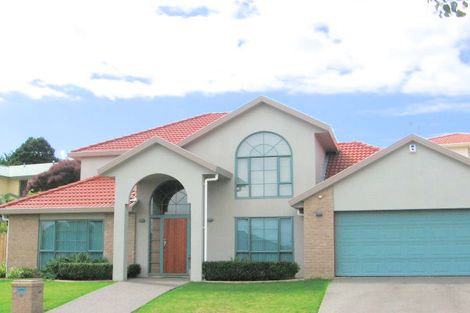 Photo of property in 10 Margaret Henry Crescent, Oteha, Auckland, 0632