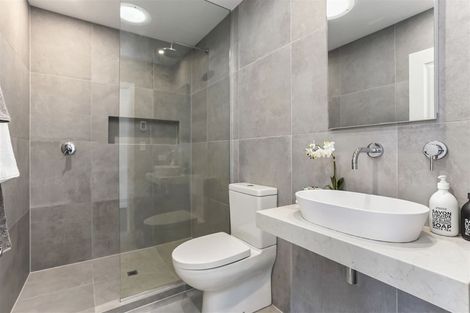 Photo of property in 121 Hinemoa Street, Birkenhead, Auckland, 0626