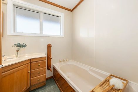 Photo of property in 39 Inwoods Road, Parklands, Christchurch, 8083