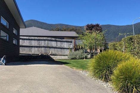 Photo of property in 25 Admiralty Place, Waikawa, Picton, 7220