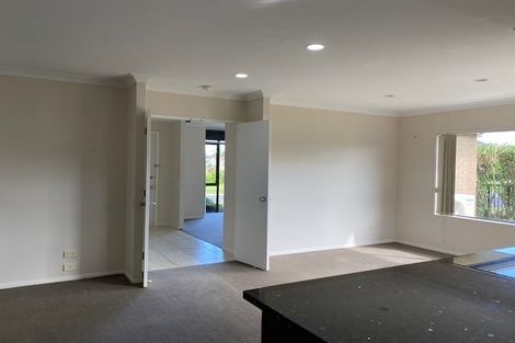 Photo of property in 2 Lissleton Drive, East Tamaki, Auckland, 2013