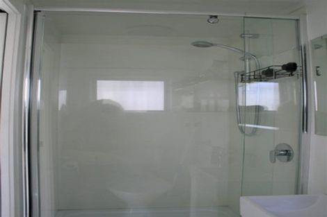 Photo of property in 5 Holgate Avenue, Herald Island, Auckland, 0618