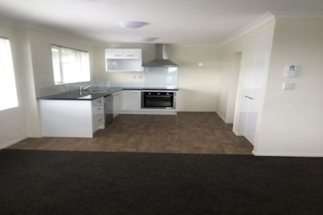 Photo of property in 23 Colchester Crescent, Newlands, Wellington, 6037