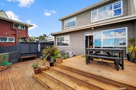 Photo of property in 12 Middlesex Place, Northland, Wellington, 6012