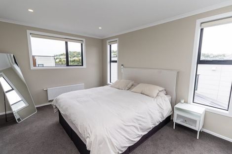 Photo of property in 41 Glanmire Road, Newlands, Wellington, 6037