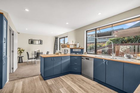 Photo of property in 10 Courtfield Close, Parklands, Christchurch, 8083