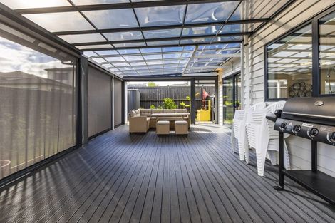 Photo of property in 76 Twin Parks Rise, Papakura, 2110