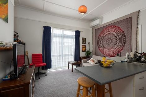 Photo of property in 16 Glendavar Street, Berhampore, Wellington, 6023