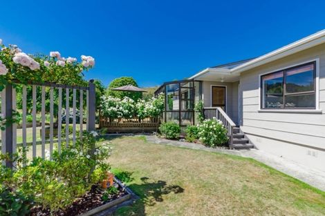 Photo of property in 21 Nugget Grove, Raumati Beach, Paraparaumu, 5032