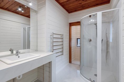 Photo of property in 33 John Downs Drive, Browns Bay, Auckland, 0630