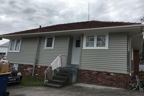 Photo of property in 32a Toru Street, Te Atatu Peninsula, Auckland, 0610