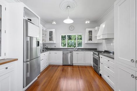 Photo of property in 56 Gilbert Street, New Plymouth, 4310
