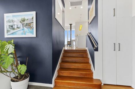 Photo of property in 22 Fairview Crescent, Kelburn, Wellington, 6012