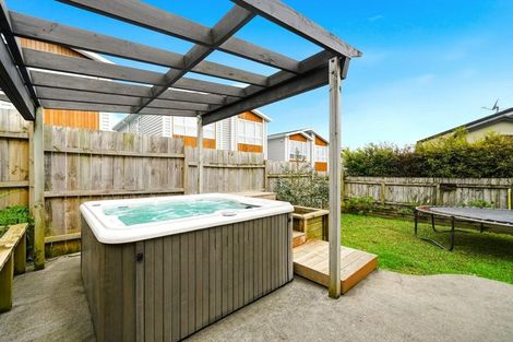Photo of property in 2/121 Forrest Hill Road, Forrest Hill, Auckland, 0620