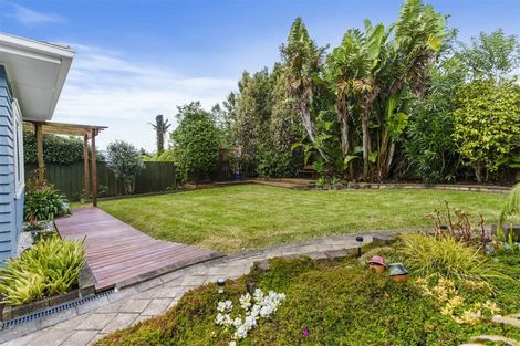 Photo of property in 1/345a Wairau Road, Totara Vale, Auckland, 0629