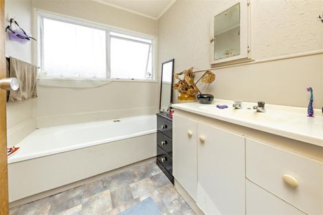 Photo of property in 13 Tilbrook Place, Papakura, 2110