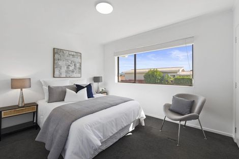 Photo of property in 2/237 Edmonton Road, Te Atatu South, Auckland, 0610