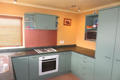 Photo of property in 12 Domett Street, Newlands, Wellington, 6037