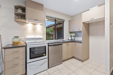 Photo of property in 4 Kippure Close, East Tamaki, Auckland, 2013