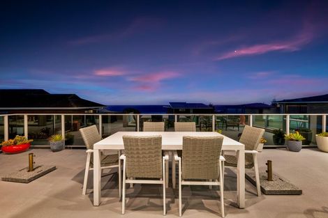 Photo of property in 2/5 Beach Street, Fitzroy, New Plymouth, 4312