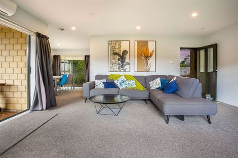 Photo of property in 68 South Kensington Way, Henderson, Auckland, 0612