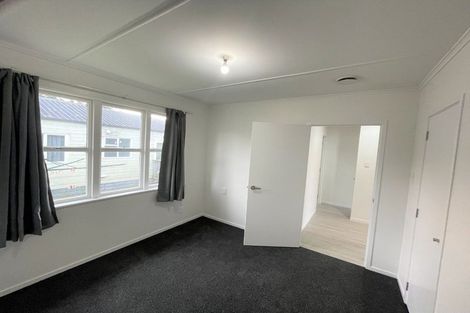 Photo of property in 21 Chilcott Road, Henderson, Auckland, 0612