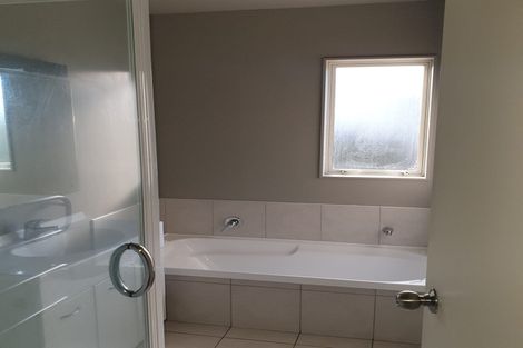 Photo of property in 3a Stevenson Road, Clarks Beach, 2122