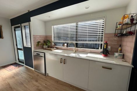 Photo of property in 1/3 Fernlea Rise, Bayview, Auckland, 0629