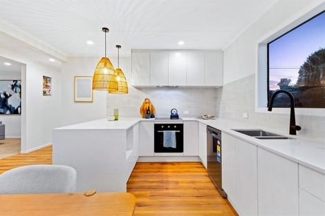 Photo of property in 11 Ranui Station Road, Ranui, Auckland, 0612