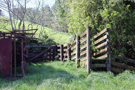 Photo of property in 114 Ackworth Road, Lepperton, New Plymouth, 4373