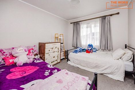 Photo of property in 16 Frobisher Way, Clendon Park, Auckland, 2103