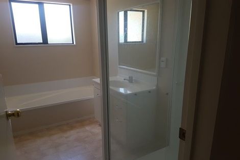 Photo of property in 46 Dalfield Place, Highbury, Palmerston North, 4412