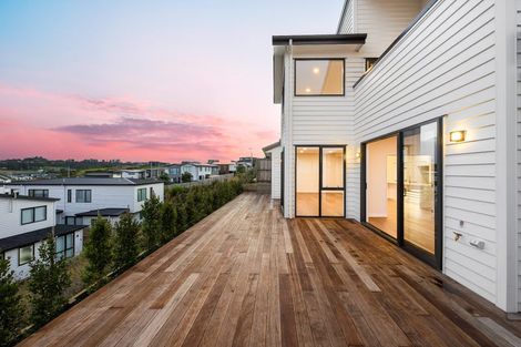 Photo of property in 15 Kumukumu Road, Long Bay, Auckland, 0630