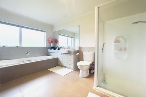 Photo of property in 13 Pickaberry Avenue, Karaka, Papakura, 2113