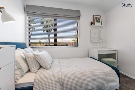 Photo of property in 22 Matisse Drive, West Harbour, Auckland, 0618