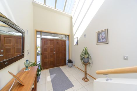 Photo of property in 27 The Strand, Fitzherbert, Palmerston North, 4410