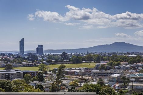 Photo of property in 58c Potter Avenue, Northcote, Auckland, 0627