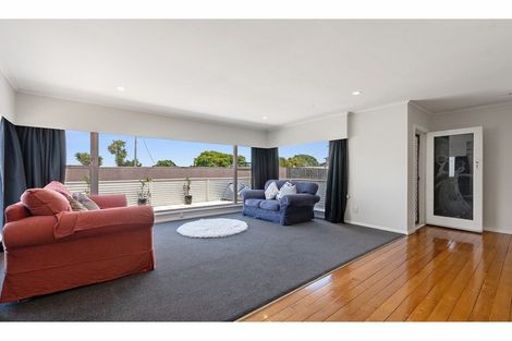 Photo of property in 137 Carlisle Road, Northcross, Auckland, 0632