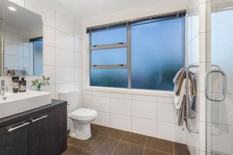 Photo of property in 2a Woodbine Avenue, Greenlane, Auckland, 1051