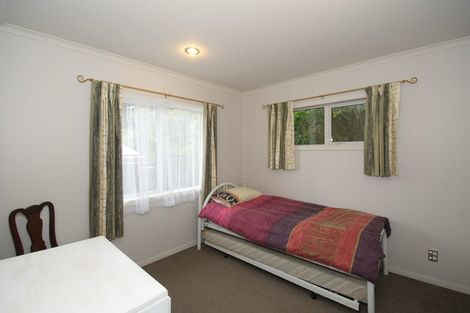 Photo of property in 15a Lyndfield Lane, Newlands, Wellington, 6037